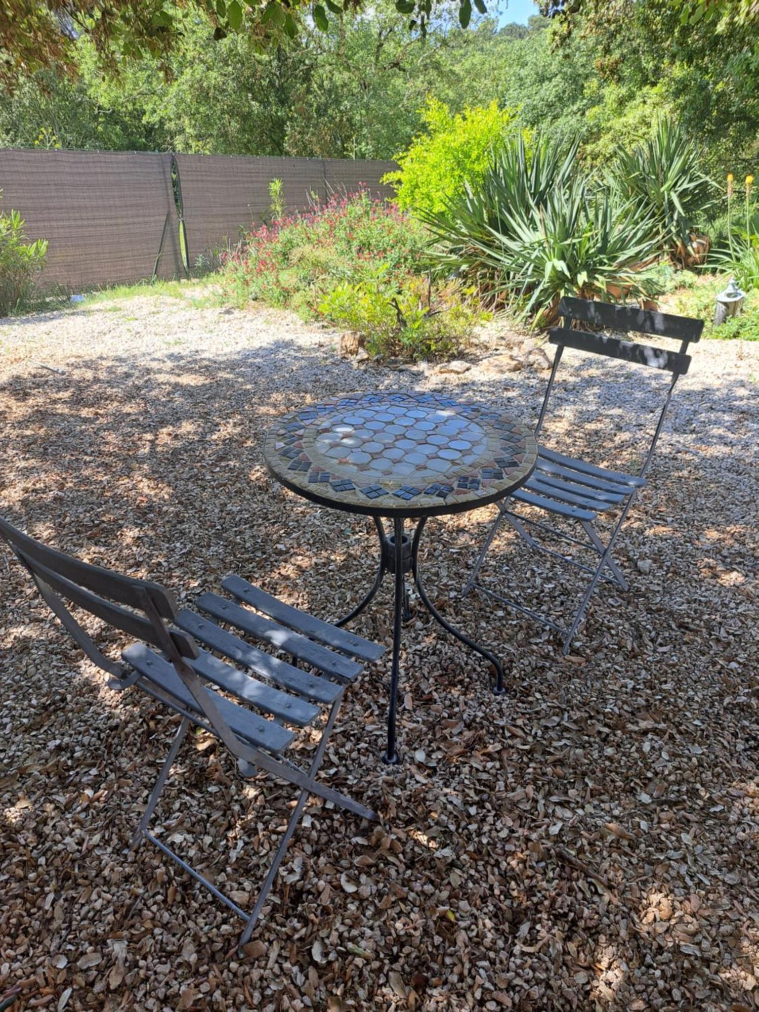 Le Calme De La Garrigue Bed & Breakfast Russan Luaran gambar